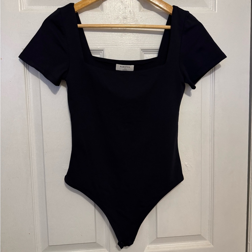 Babaton Classic Black Top